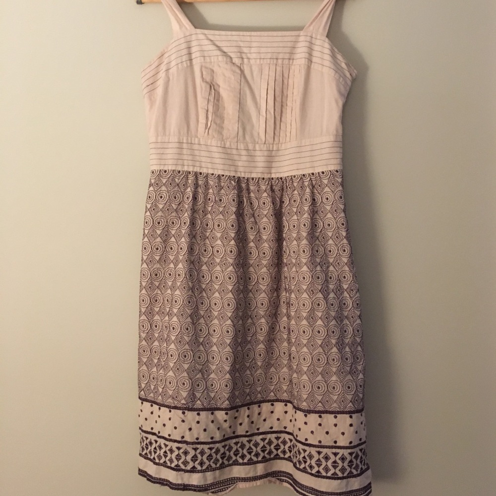 Women’s casual dress.